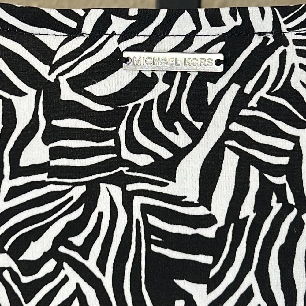 Michael Michael Kors Womens Printed Twist Keyhole stretchy top LG & SM BLK/WHT - Picture 5 of 9